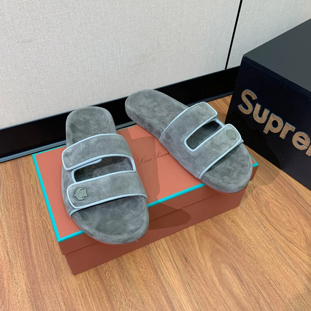 【LP】P:600💰 Size: 39-46 (45.46 can be customized) 【Loro Piana】LP men's slippers. Italian top cashmere is retro, elegant, low-key and luxurious. Both fashionable and practical, the leather is still of the highest quality in the entire network. The upper is silky and smooth. Wear-resistant and highly elastic beef tendon bottom. .